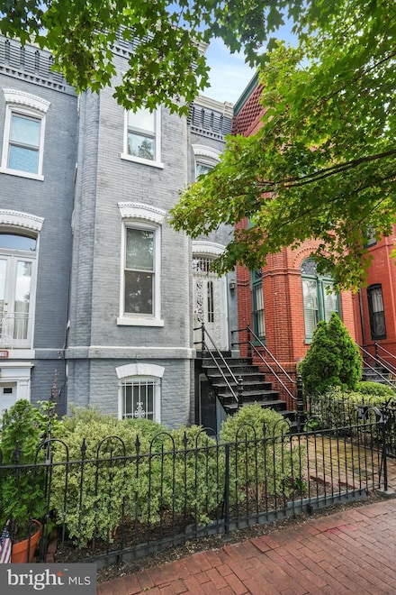 628 A St NE, Washington, DC 20002