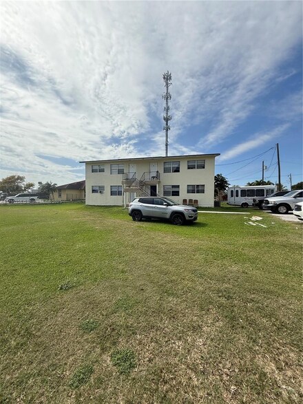 124 NW 12th Dr, Belle Glade, FL 33430