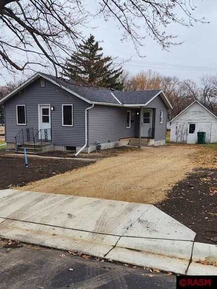 516 N Gorman St, Blue Earth, MN 56013