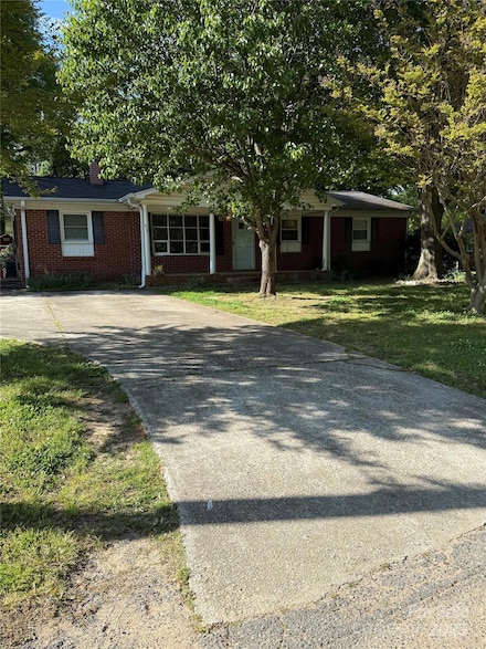 918 Carmel Dr, Gastonia, NC 28056