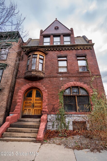 11 S Church St, Schenectady, NY 12305