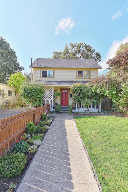 575 SW G St, Grants Pass, OR 97526