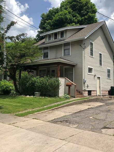 810 Princeton Ave, Lansing, MI 48915