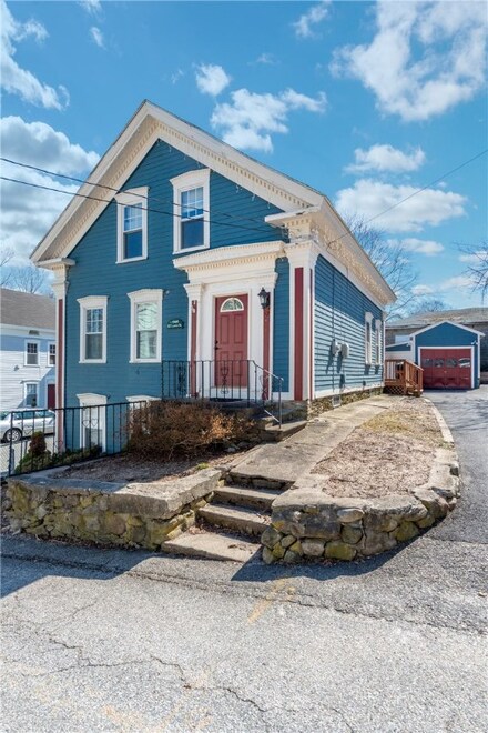 12 Lewis St, Woonsocket, RI 02895