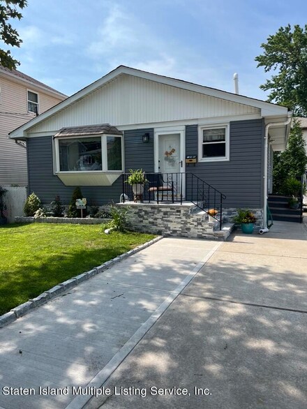 246 Cleveland Ave, Staten Island, NY 10308