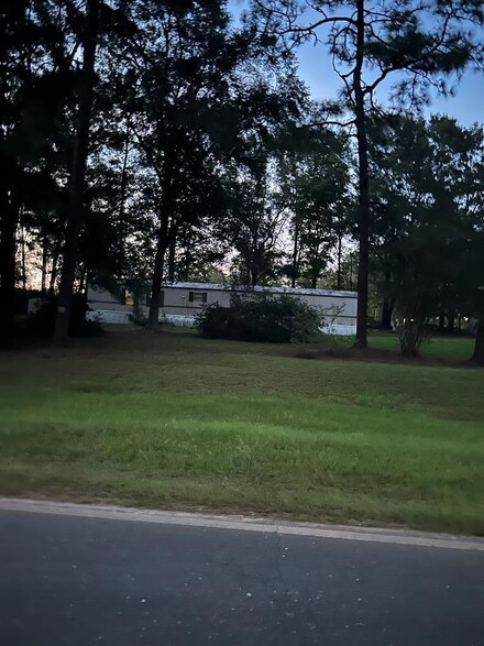 8331 Broxton West Green Hwy, Douglas, GA 31533