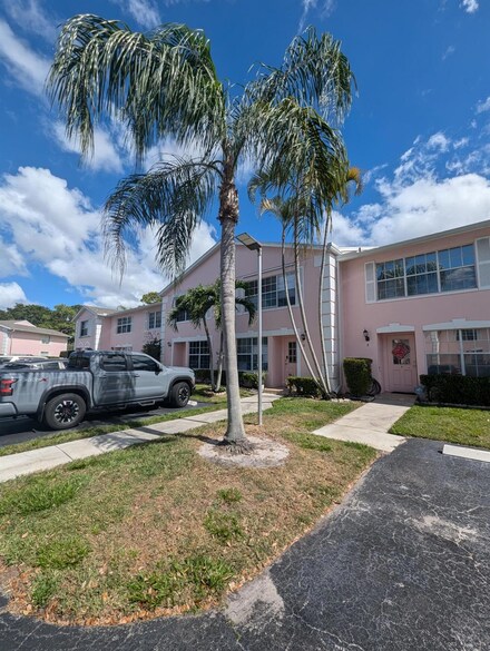 231 Foxtail Dr Unit D, Greenacres, FL 33415