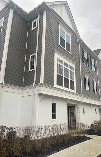 2122 Westcott Ln, Bridgeville, PA 15017