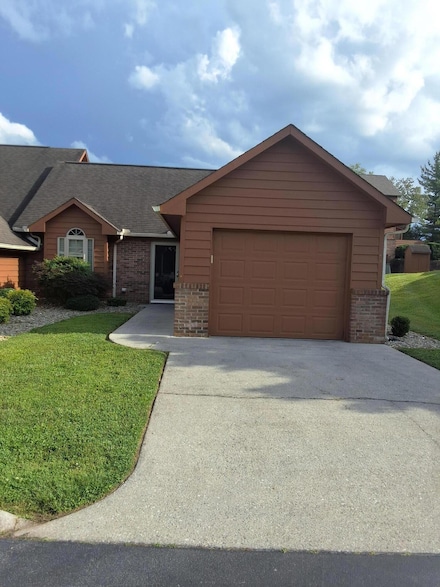 1317 Secretariat Dr, Morristown, TN 37814