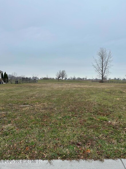 5281 Eagles Landing Dr, Oregon, OH 43616