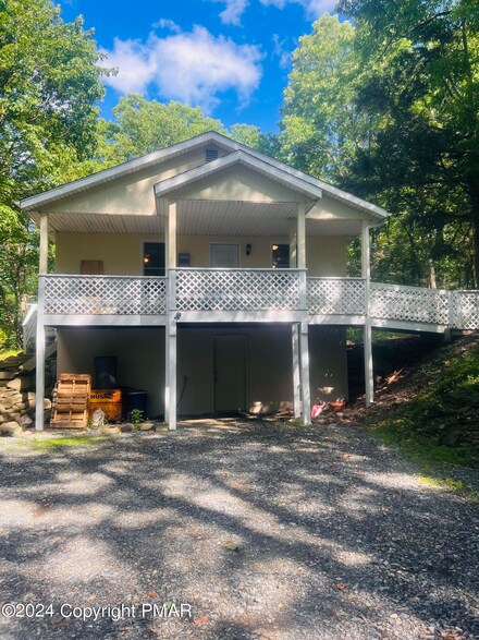 131 Haystack Rd, Tannersville, PA 18372