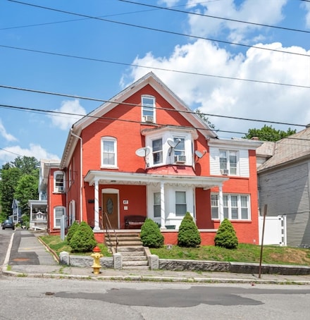 47 Arlington St, Fitchburg, MA 01420