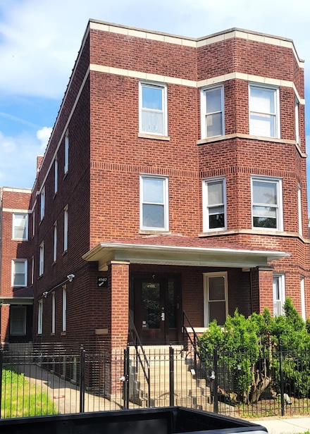 4105 N Bernard St Unit 1F, Chicago, IL 60618