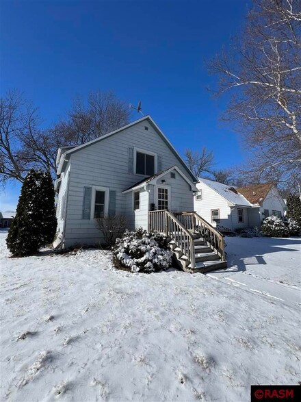 660 660 Sw 4th Ave, Wells, MN 56097