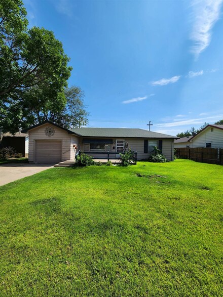 42 Walnut Dr, Hill City, KS 67642