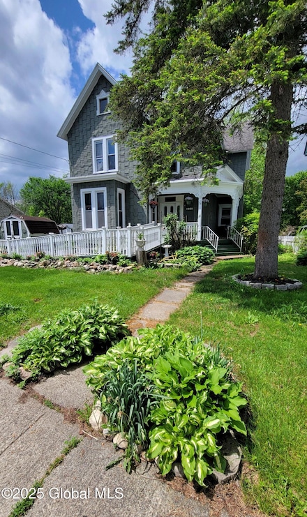 25 Chestnut St, Johnstown, NY 12095