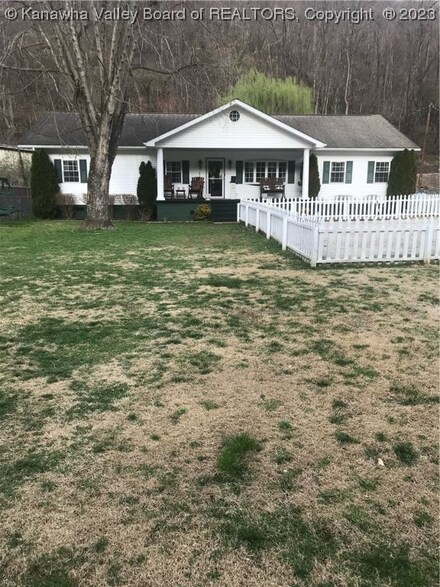 167 Rum Creek Underpass Rd, Yolyn, WV 25654