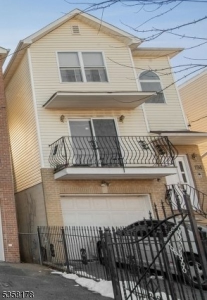 194 S 8th St, Newark, NJ 07103