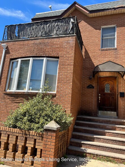 1 Brighton Ct, Brooklyn, NY 11223