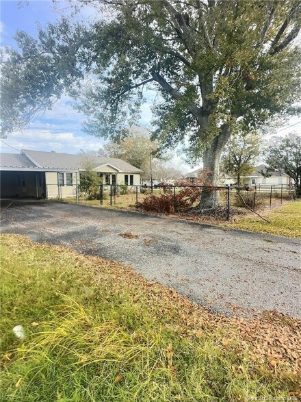 1648 Mignonette Ln, Lake Charles, LA 70605