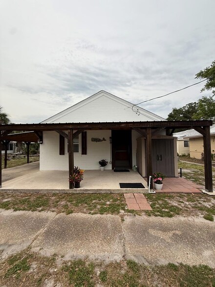 27-1 Parker Ave, Lanark Village, FL 32323