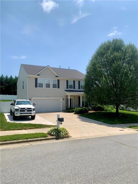 2738 Mossy Meadow Dr, High Point, NC 27265