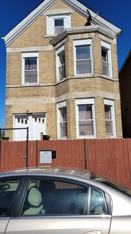 4713 S Damen Ave, Chicago, IL 60609