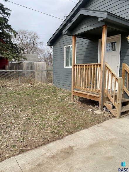 1404 E Russell St, Sioux Falls, SD 57103