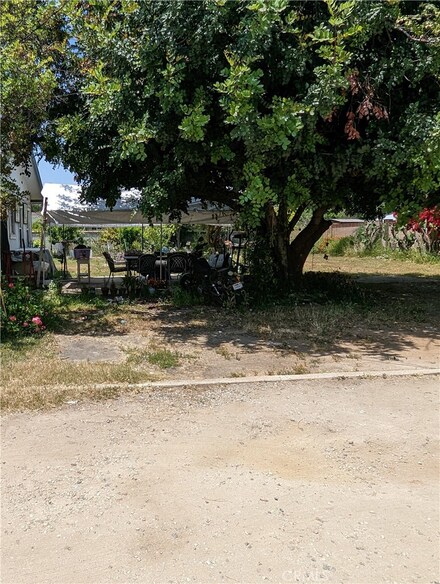 1215 7th St, San Fernando, CA 91340