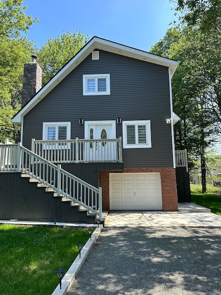 1173 Tree Top Dr, Tobyhanna, PA 18466