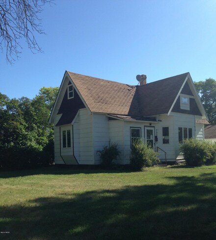 703 E Maple St, Sisseton, SD 57262