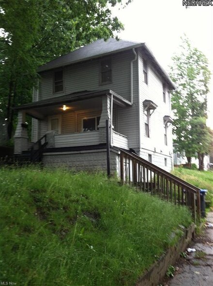 421 Doyle St, Akron, OH 44303