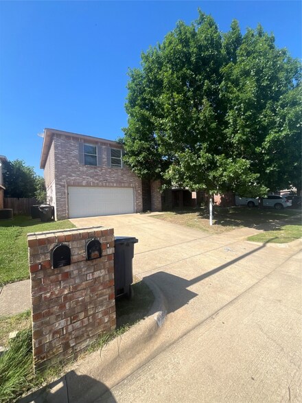 4256 Meadowknoll Dr, Fort Worth, TX 76123