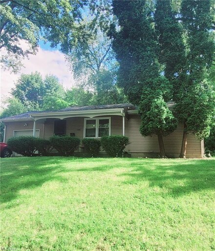 1908 4th St NE, Canton, OH 44704