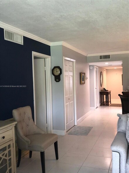437 Lakeview Dr Unit 105, Weston, FL 33326