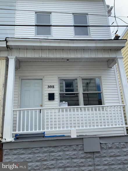 302 W New York St, Shenandoah, PA 17976