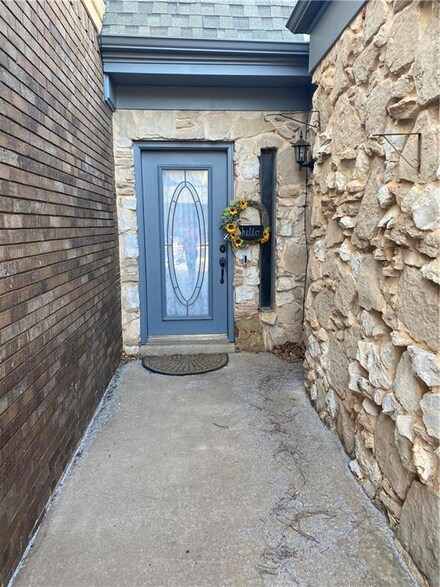 111 the Hills St, Clinton, OK 73601