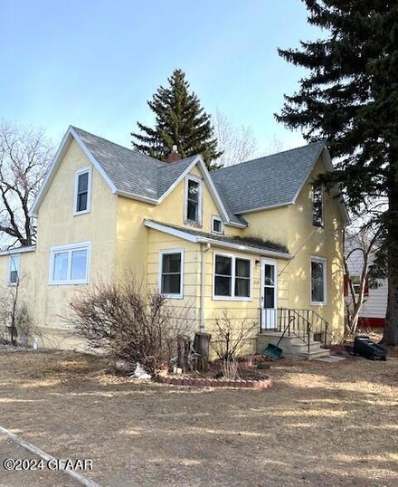 210 E 3rd Ave S, Cavalier, ND 58220