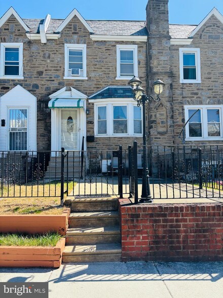 6631 Kindred St, Philadelphia, PA 19149