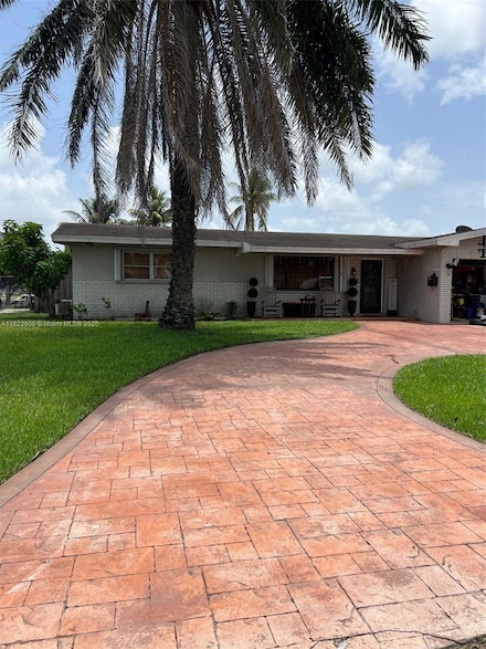 8230 NW 15th St, Pembroke Pines, FL 33024