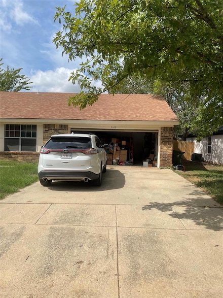 6002 Cool Springs Dr, Arlington, TX 76001