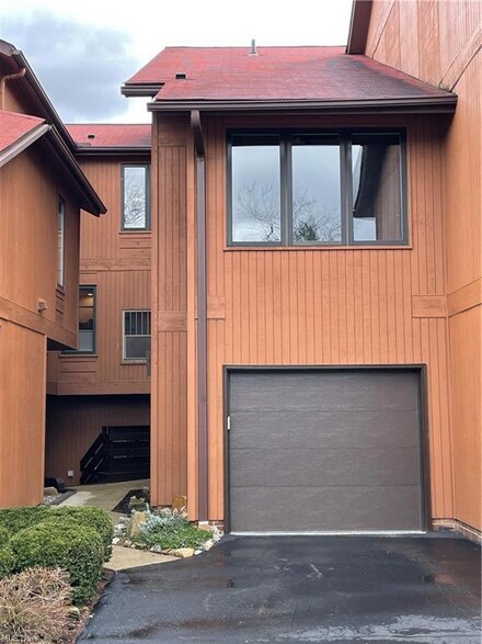 25036 Mill River Rd, Olmsted Falls, OH 44138
