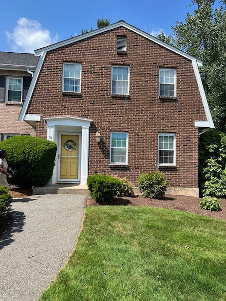 32 Patricia Dr, Stoughton, MA 02072