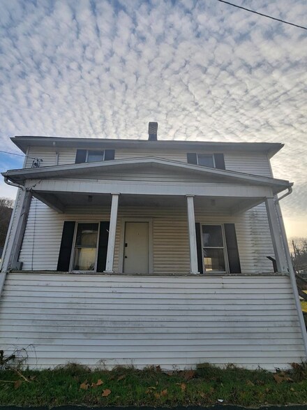 12 Noble St, Triadelphia, WV 26059