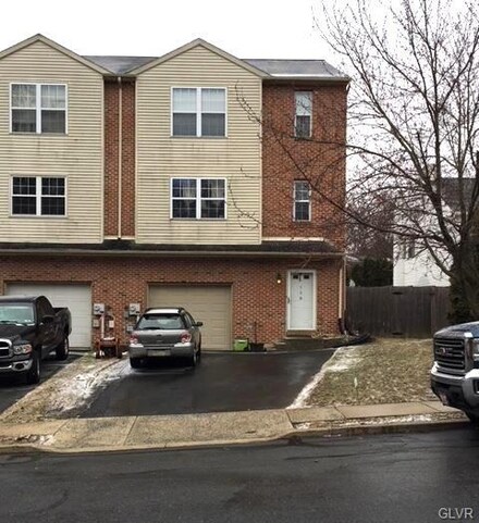 106 E 2nd St, Alburtis, PA 18011