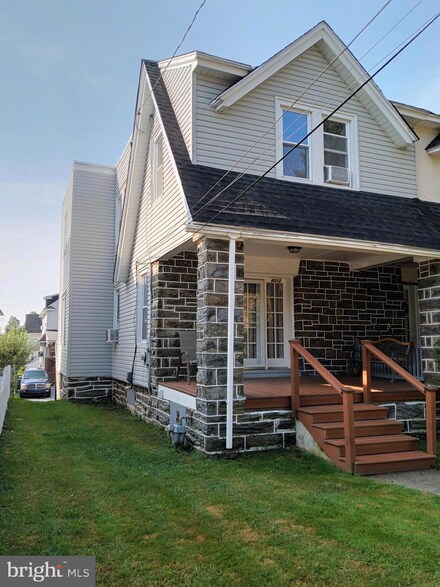 4012 Vernon Rd, Drexel Hill, PA 19026