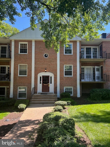 3915 Lyndhurst Dr Unit 204, Fairfax, VA 22031