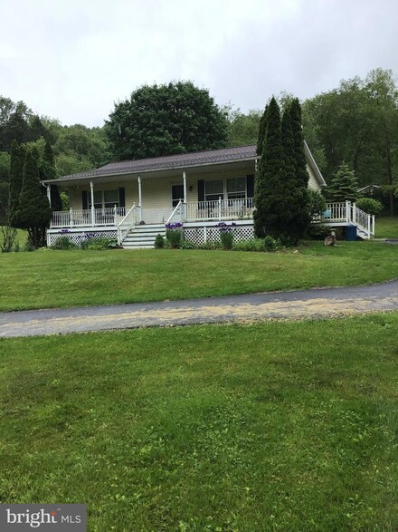 5930 Glen Rd, Coopersburg, PA 18036