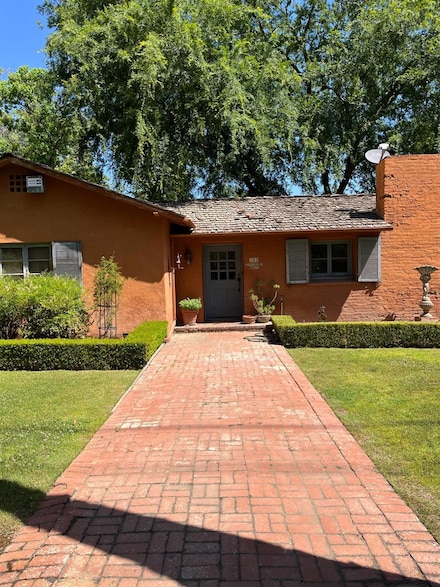 511 E Sussex Way, Fresno, CA 93704