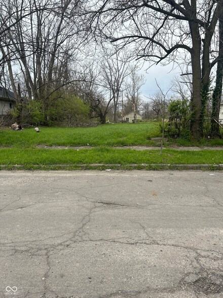 3018 Station St, Indianapolis, IN 46218